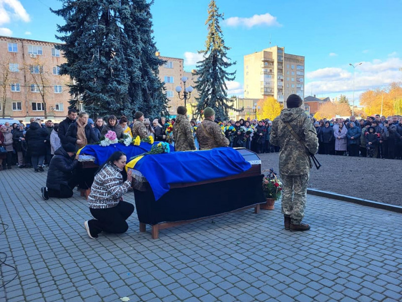 Дві втрати в одній громаді: на Волині попрощалися із Героями Олегом Подліпінським та Романом Рибчуком