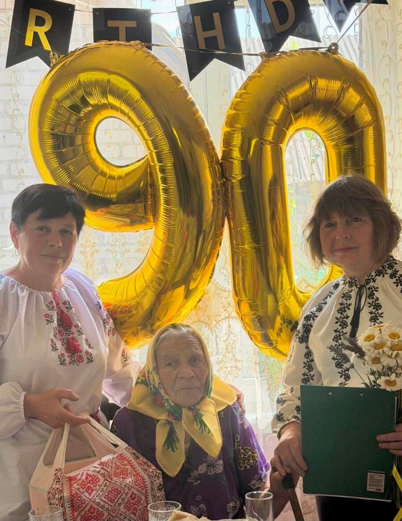 На Волині привітали 90-річну ювілярку, онук якої захищає Україну