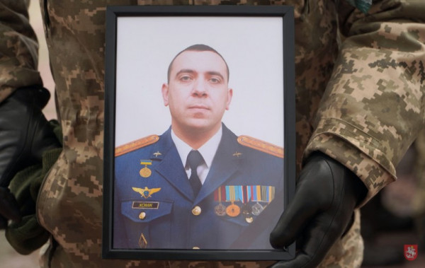 Батько та брат донині воюють: на Волині поховали Героя Сергія Хоміка