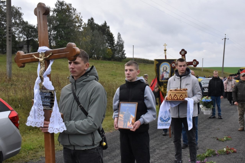 Більше року вважався зниклим безвісти: на Волині прощалися з Героєм Ігорем Пархомюком