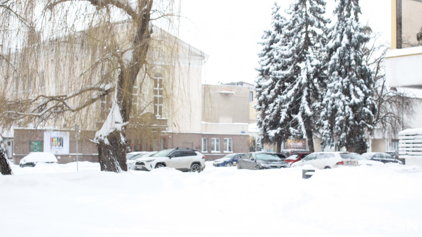 Луцьк після тижня снігопадів: фоторепортаж із засніжених вулиць міста