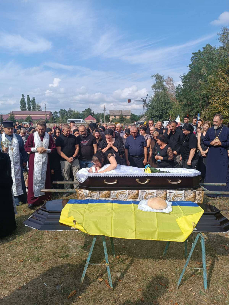 З перших днів вторгнення став на захист країни: на Волині попрощались з Героєм Володимиром Котюком