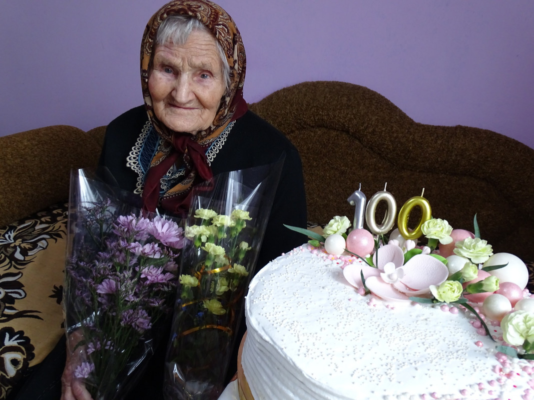 3 дітей, 7 внуків, 10 правнуків та 4 праправнуки: на Волині бабуся відсвяткувала 100-річчя