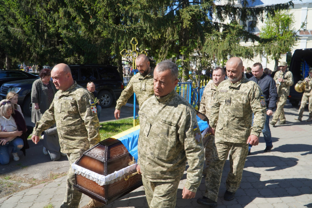 Скорботний кінець квітня: на Волині попрощались із Героєм Сергієм Омельчуком