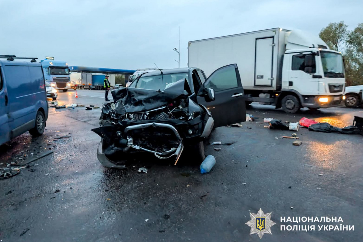 Четверо в реанімації, серед них дитина: на Рівненщині сталася моторошна ДТП вантажівкою