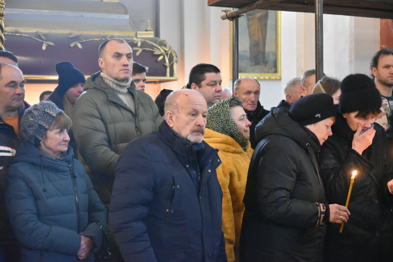 Загинув під час виконання бойового завдання: у Луцьку попрощалися із Героєм Анатолієм Петруком