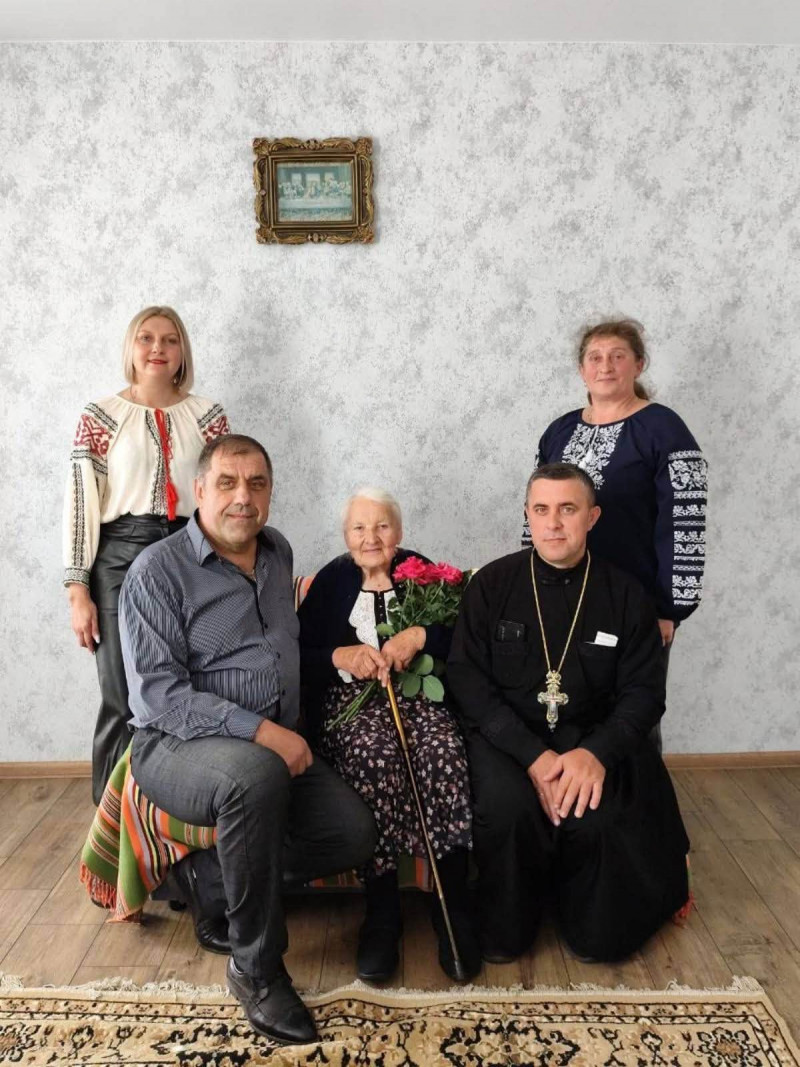 Виховала чотирьох дітей і стала наставницею для поколінь: довгожителька з Волині відзначила 95-річчя