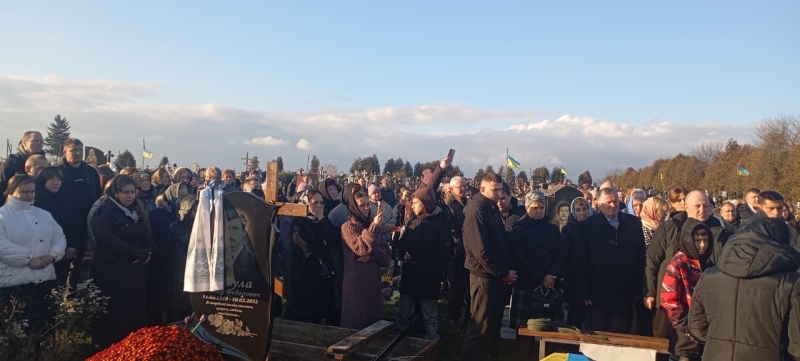 Осиротіли донька і син: в останню дорогу провели 34-річного Героя з Волині Віталія Павловича