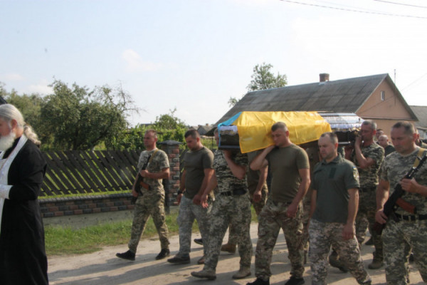 Назавжди залишиться 22-річним: на Волині попрощалися із загиблим Героєм