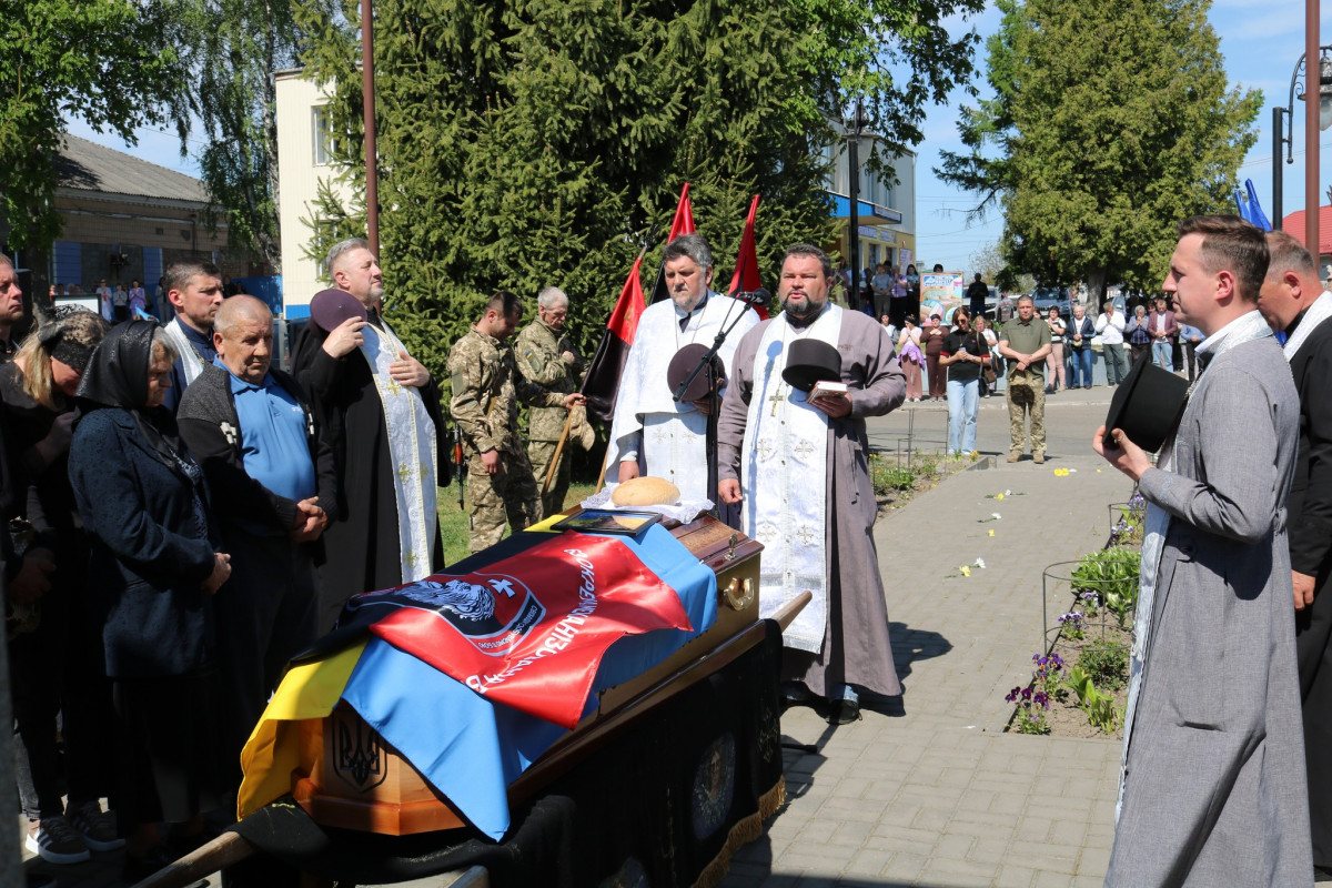 Три з половиною роки очікування: на Волині попрощалися із Героєм Володимиром Забродоцьким