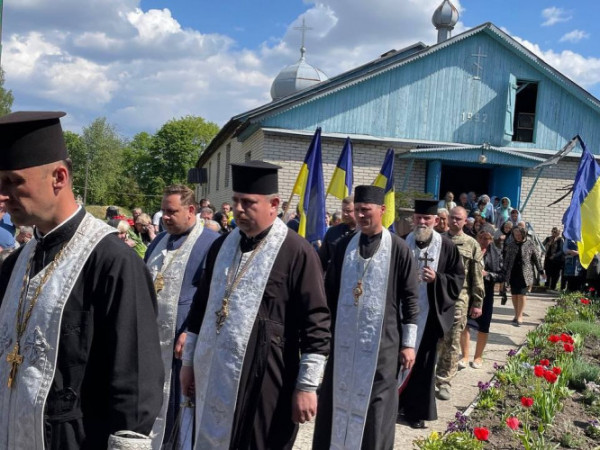 Невимовний біль ятрить наші серця: Нововолинська громада попрощалася із двома загиблими Героями