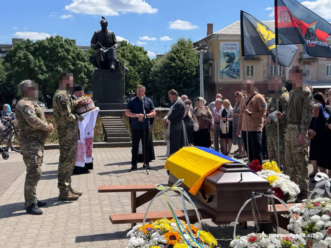Герою було лише 20 років: на Волині попрощалися із полеглим воїном Валентином Агеєнком