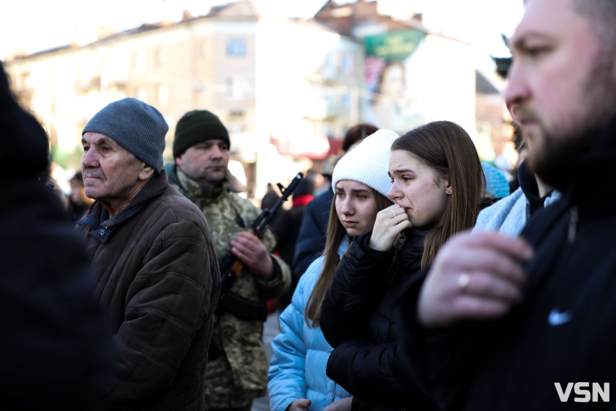 Пішов у бій, як справжній командир: прощання з Героєм у Луцьку. Фото