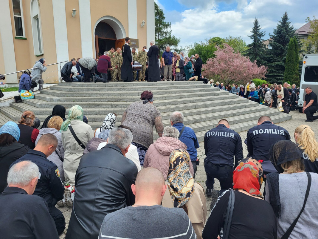 Учасник АТО, поліцейський, батько: на Волині попрощалися з 35-річним Героєм Дмитром Сергієнком