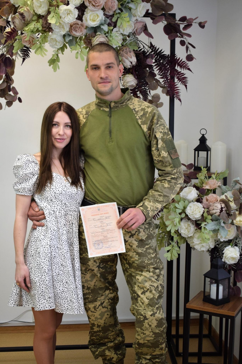 На Волині військовослужбовець одружився зі своєю коханою під час відпустки