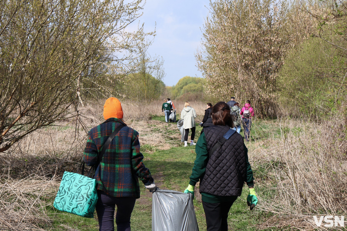 У Луцьку стартувала загальноміська толока: прибирають парки та заповідні зони