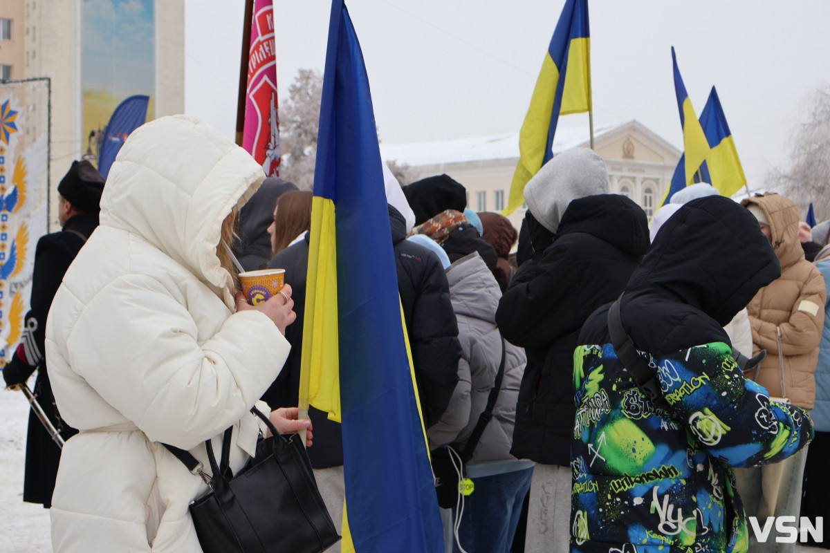 Лучани об’єдналися в «Ланцюг Єднання» до Дня Соборності України. Фоторепортаж