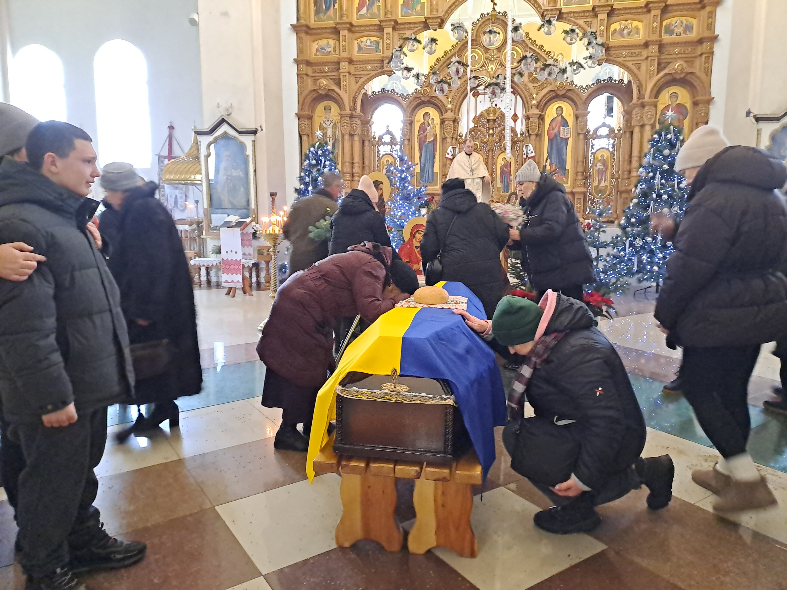 Мобілізували влітку: на Волині в останню путь провели Героя Романа Сахарука