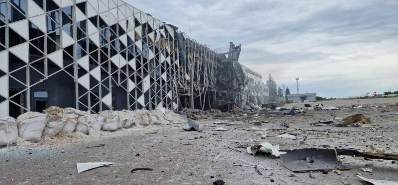 Росія вдарила по аеропорту в Запоріжжі. Фото