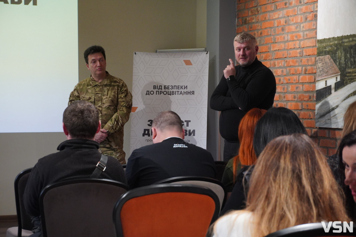 Люди не знають, що повинен робити депутат: у Луцьку обговорили парламентську кризу під час війни