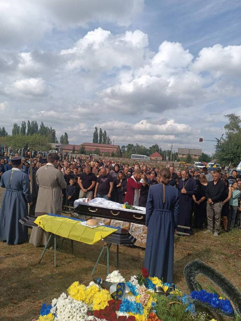 З перших днів вторгнення став на захист країни: на Волині попрощались з Героєм Володимиром Котюком