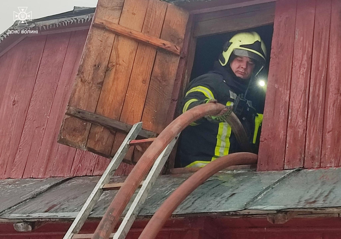 На Волині горіли будинок і господарська споруда