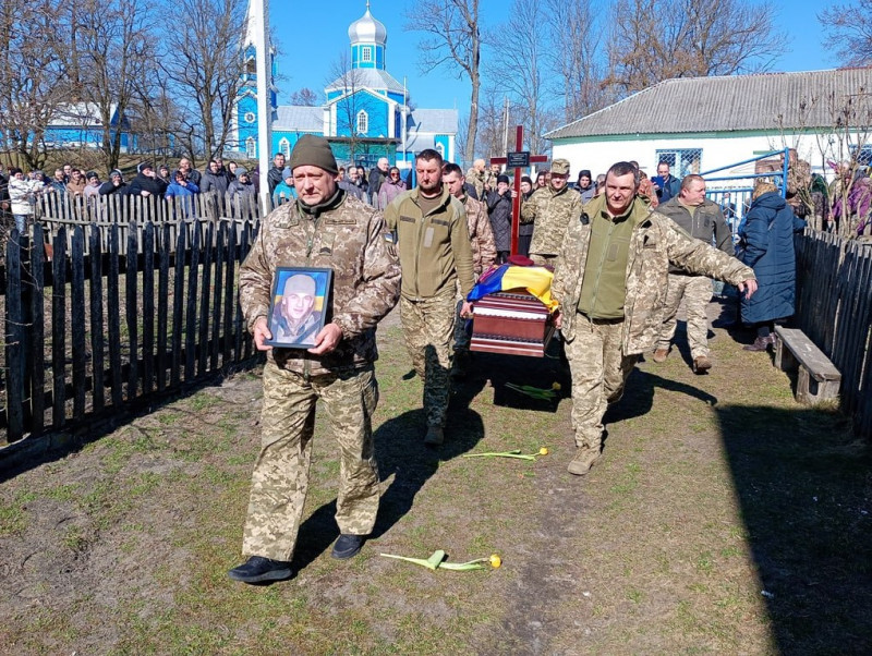 Помер у лікарні, де боровся з важкими пораненнями: на Волині поховали захисника Володимира Гаврилюка