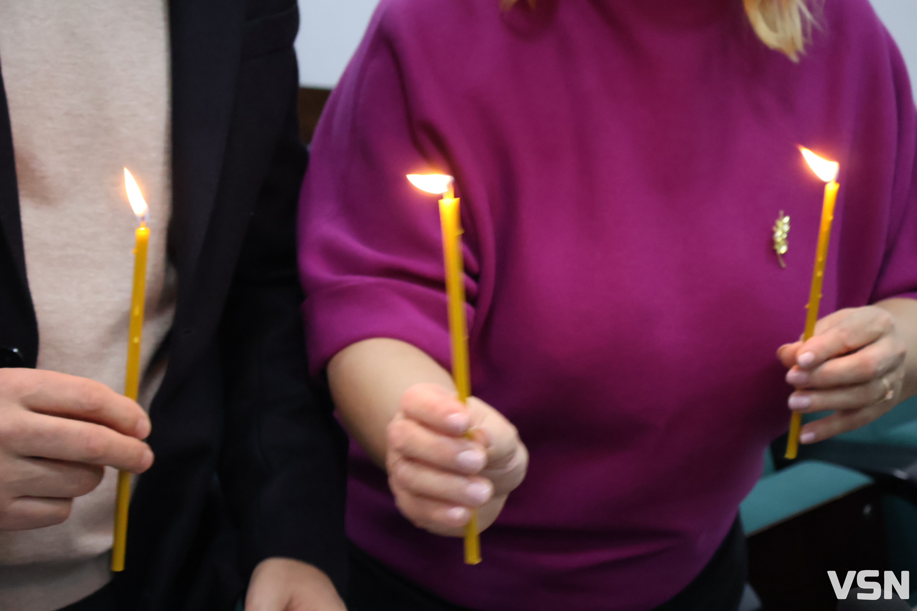 Світло миру в сесійній залі: пластуни передали Вифлеємський вогонь Луцькій міськраді