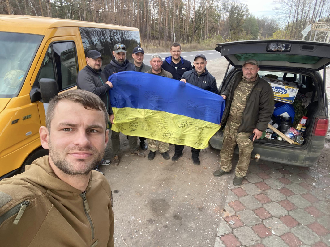 Три авто для ЗСУ і 2 тонни вантажу: волинські волонтери доставили допомогу на Донеччину