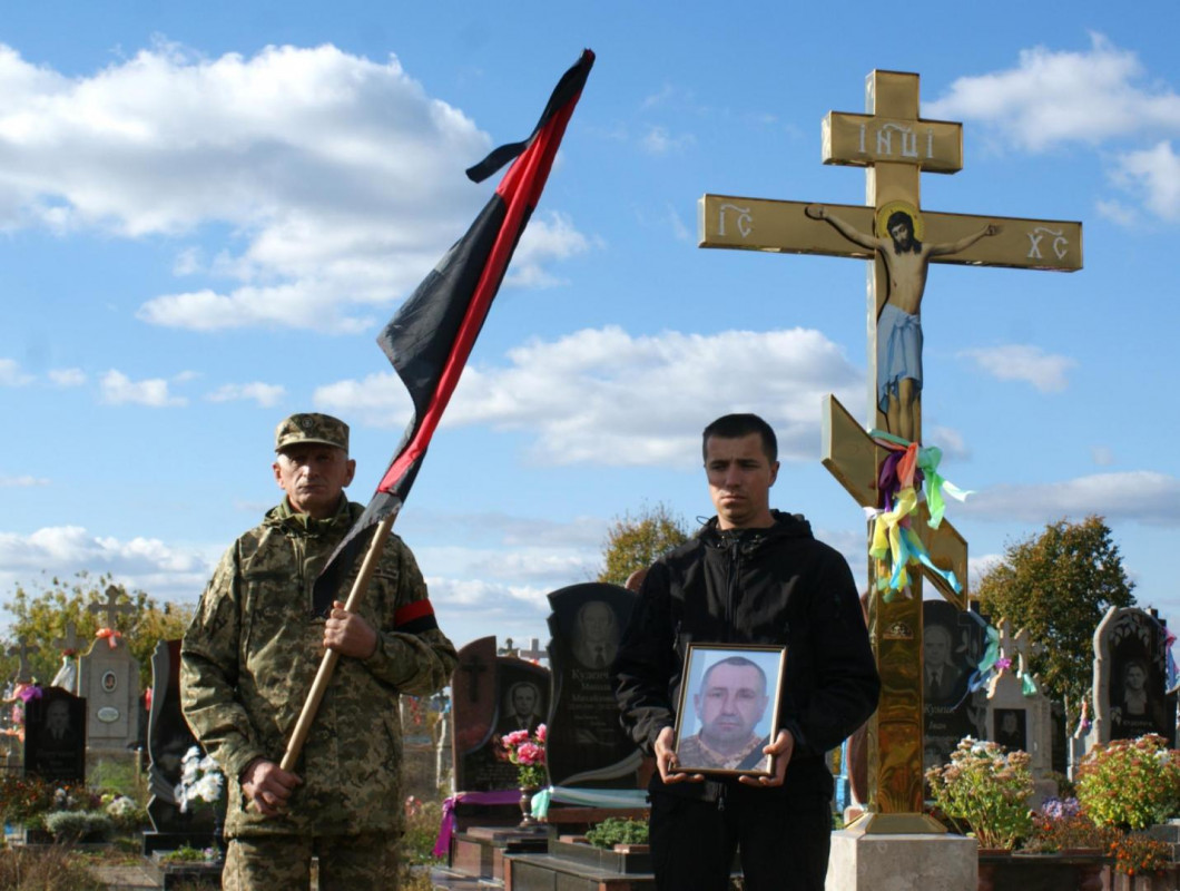 Рік тому одружився і мріяв про спільне майбутнє з коханою: на Волині поховали захисника Руслана Романюка