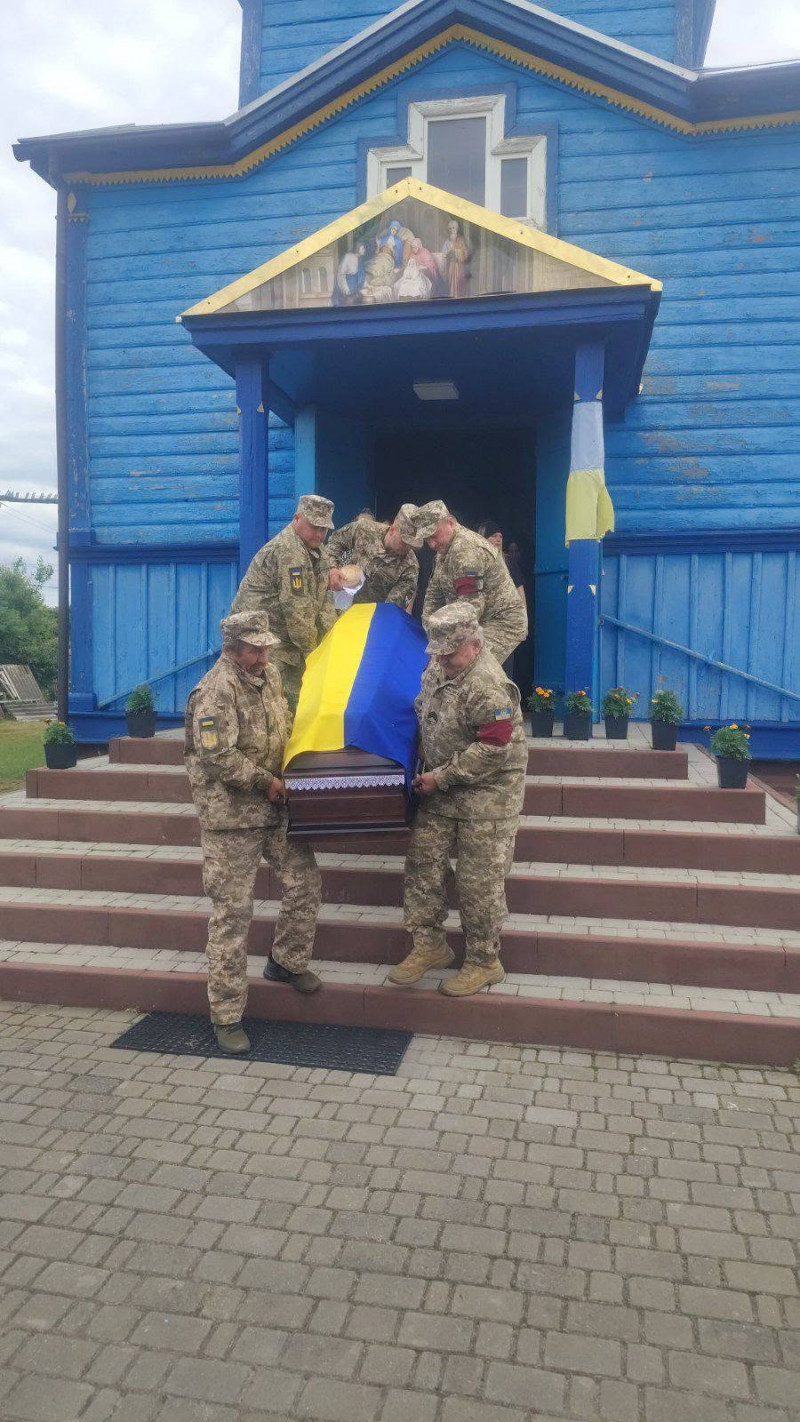 Поліг у бою на Харківщині: на Волині попрощалися з Героєм Олександром Ракоєдовим