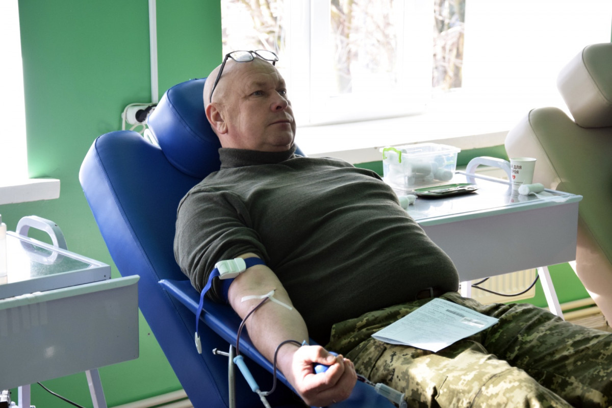 Кров для фронту і тилу: волинські прикордонники поповнили банк крові