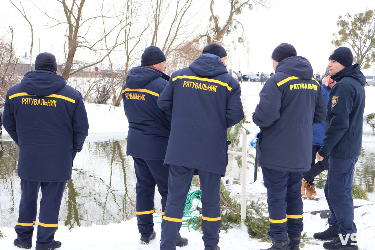 Як у Луцьку освячували воду на річці Стир. Фоторепортаж
