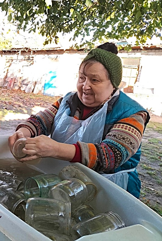 Подружжя пенсіонерів з Дебальцевого стало волонтерами на Волині