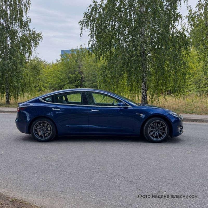Сільська Tesla: на Полтавщині розбитий електрокар перетворили на пікап для продуктів