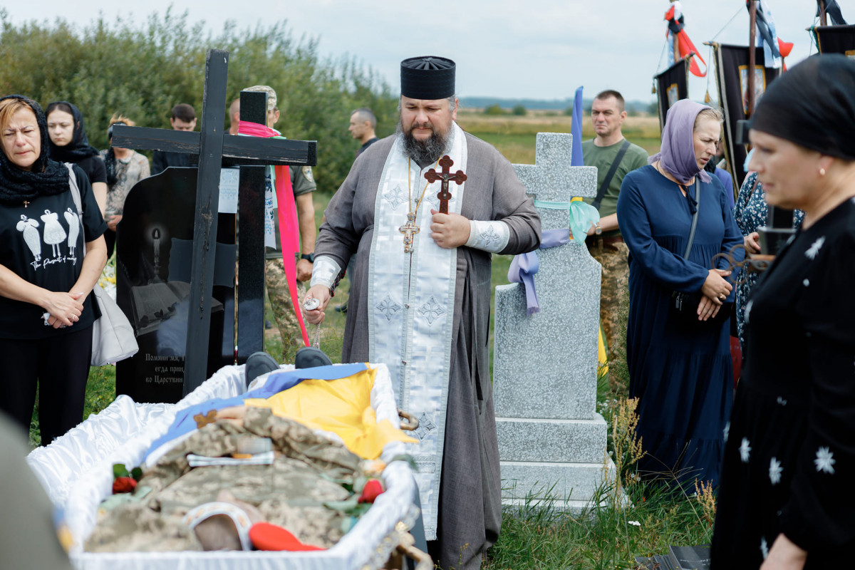 Загинув унаслідок ворожого мінометного обстрілу: на Волині попрощались із Героєм Леонідом Івчуком