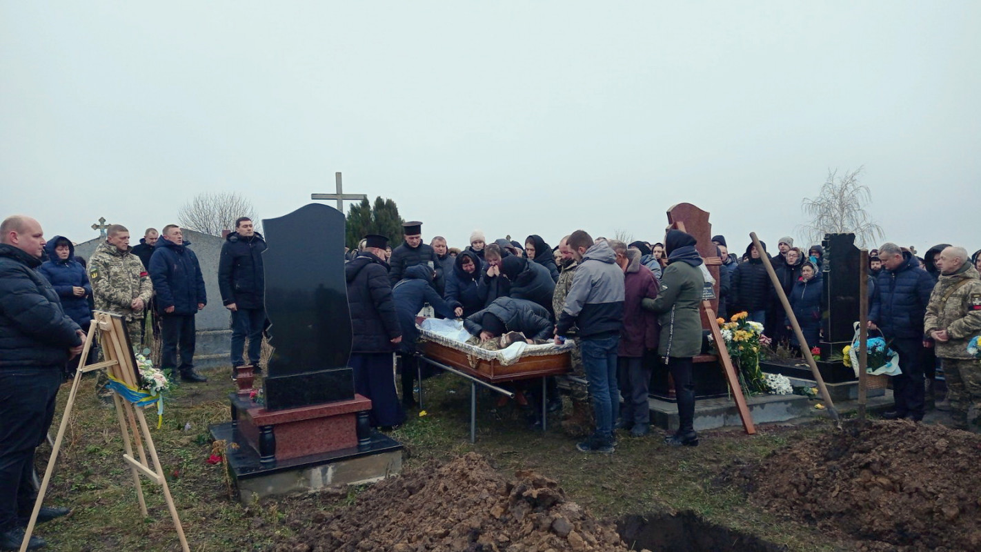 «Нещодавно був у відпустці, вітали з одруженням»: на Волині поховали 29-річного Героя Андрія Мельничука. Фото