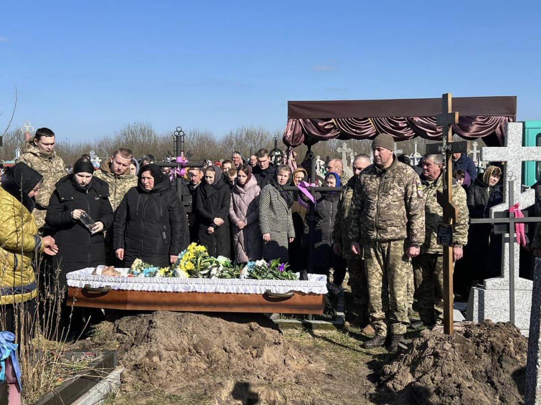 Герої не вмирають: на Волині поховали загиблого захисника Сергія Янчука. Фото