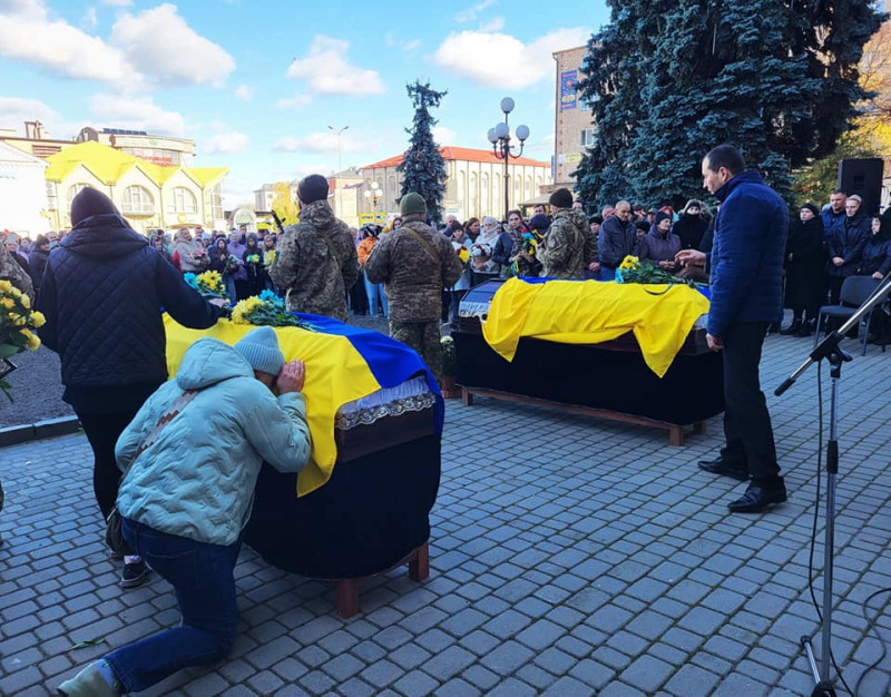 Дві втрати в одній громаді: на Волині попрощалися із Героями Олегом Подліпінським та Романом Рибчуком