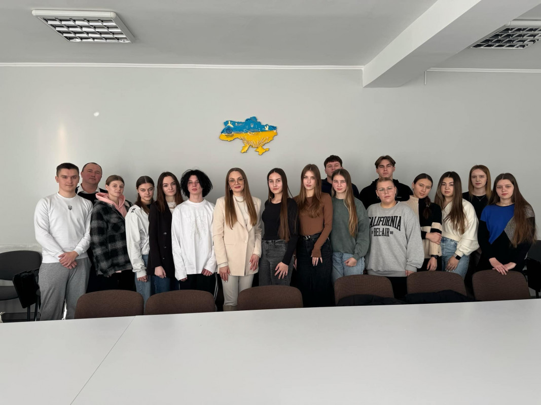 Виховання з міфами, стереотипами та тарганами: психолог пояснила, як це все впливає на дітей та формує суспільство
