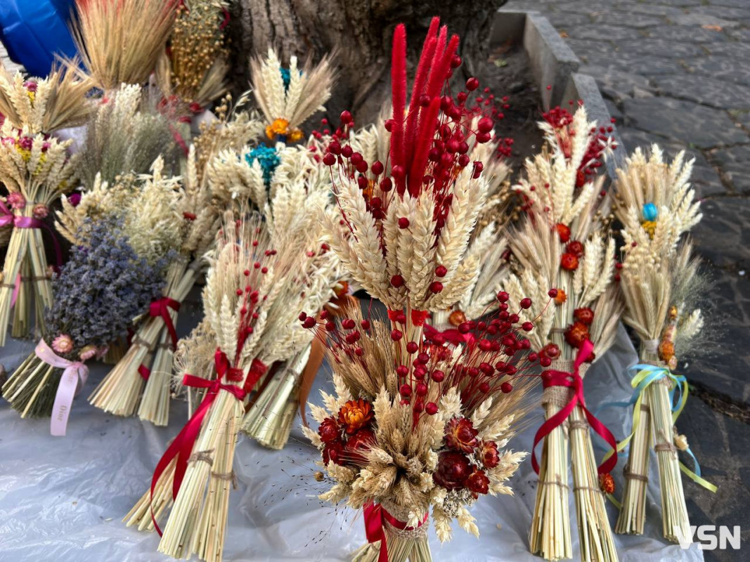 У Луцьку вже продають дідухи на свята: з чого роблять та скільки коштує