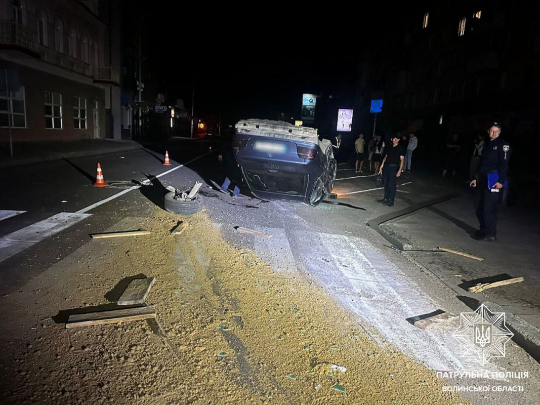 На Волині перевернулася автівка. Відео. Оновлено