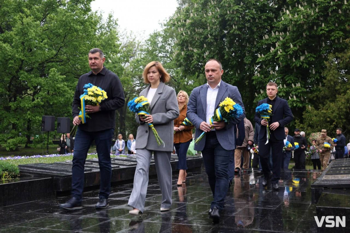 «Згадуємо невинно убієнних червоною і коричневою чумою українців»: у Луцьку вшанували пам’ять загиблих у Другій світовій війні
