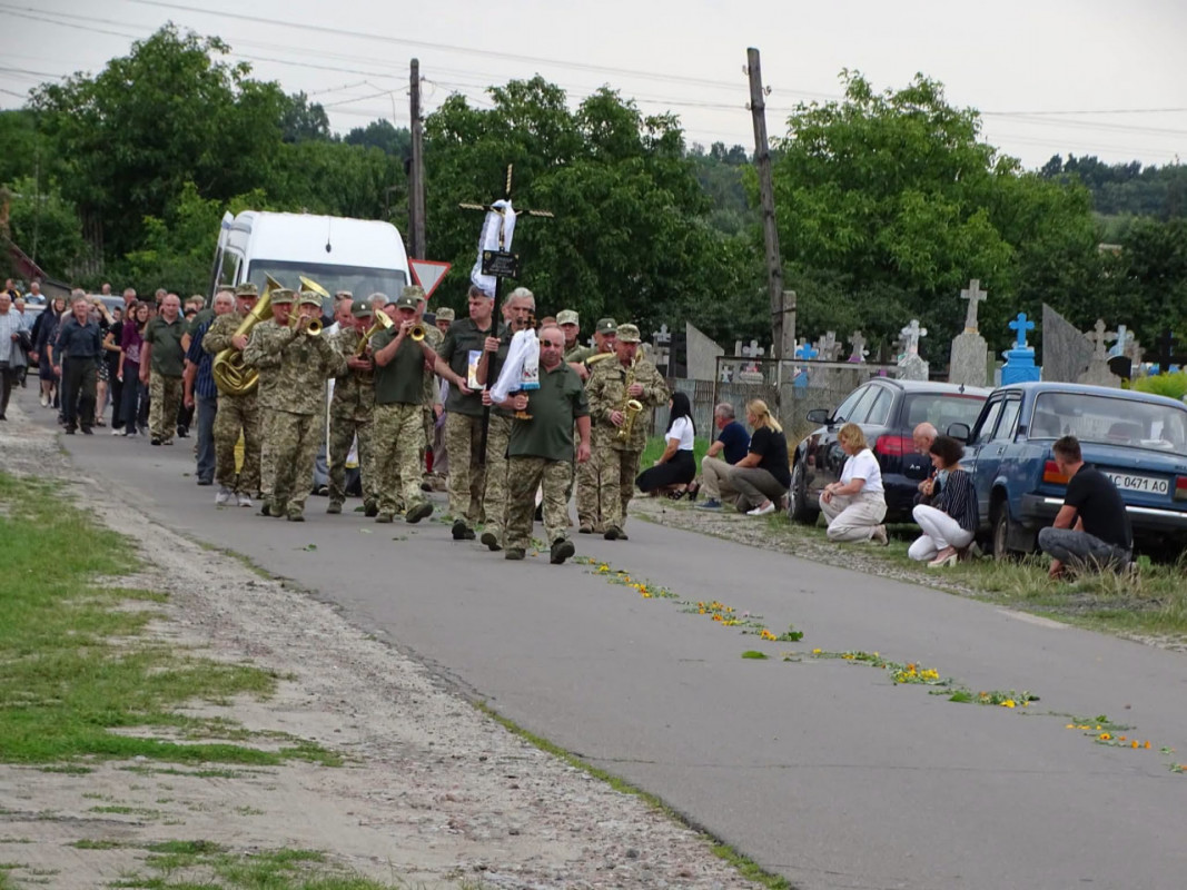 На Волині попрощалися з 43-річним військовослужбовцем Сергієм Остапуком
