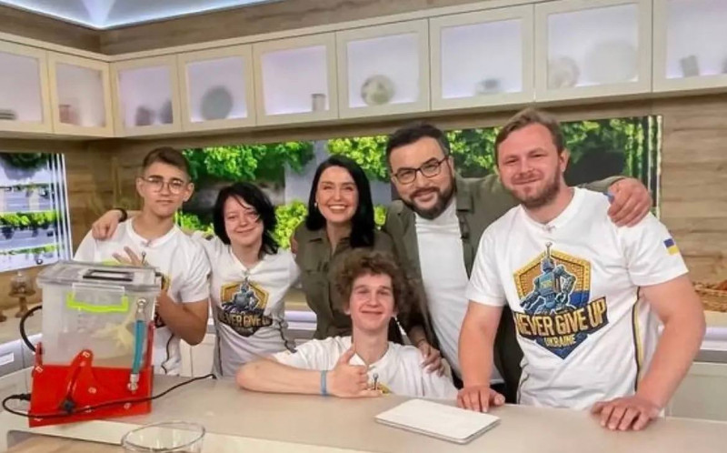 Школярі з Волині створили пристрій для очищення археологічних артефактів і стали чемпіонами світу у США