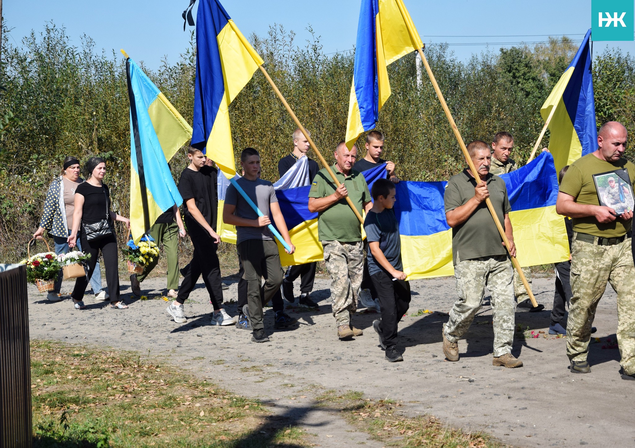 Поховали поряд із могилою його рідного брата-захисника: на Волині попрощались із Героєм Василем Мухою