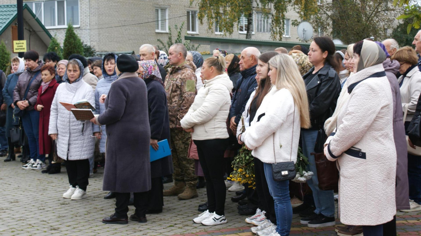 Рік тому одружився і мріяв про спільне майбутнє з коханою: на Волині поховали захисника Руслана Романюка