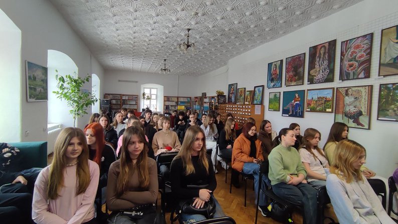 «Хочу побачити Крим не лише з книжок»: у Луцьку кримська татарка розповіла про втрату дому через окупацію