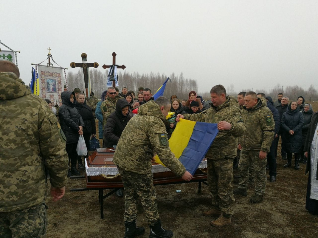 Остання дорога додому: на Волині Вічний спочинок знайшов Герой Олександр Бондарук