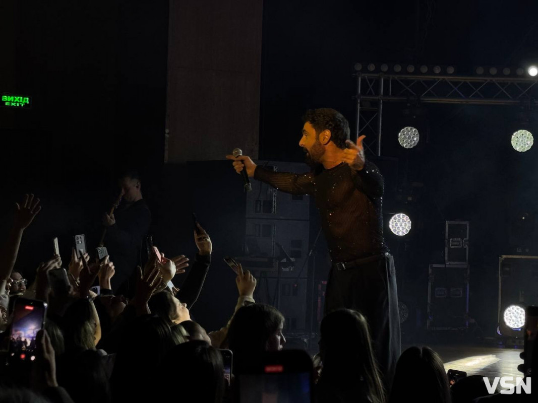 «Пінаколада» дарує другу молодість»: Віталій Козловський зібрав повний зал у Луцьку